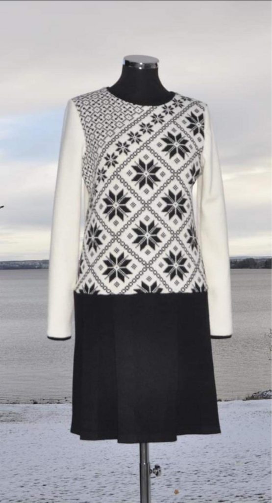 KJole fra utstillingen på Roseslottet, Str. M, Kr. 3800,-